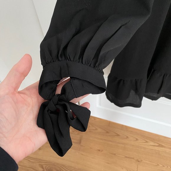 ANN TAYLOR Black Tie Sleeve Split Neck Embroidered Dress | Size 2 - Picture 6 of 10